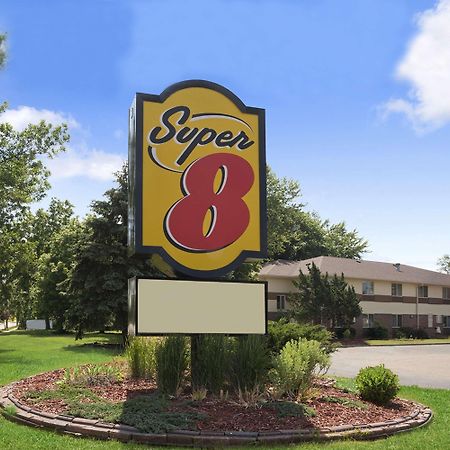 Отель Super 8 By Wyndham Whitewater Wi Экстерьер фото