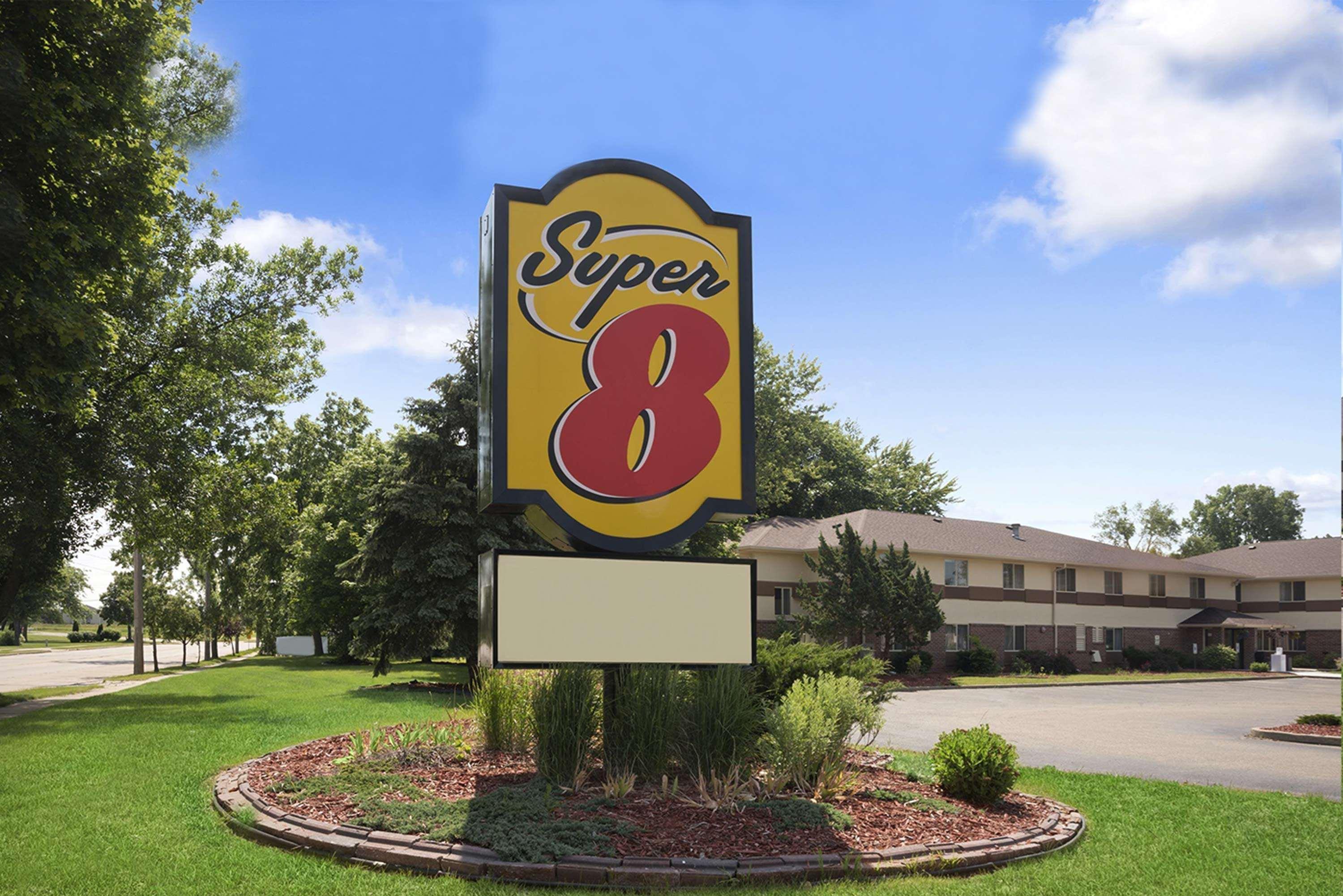 Отель Super 8 By Wyndham Whitewater Wi Экстерьер фото